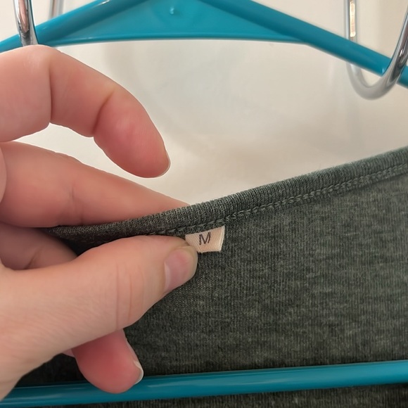 Green maternity top Medium - Picture 3 of 3